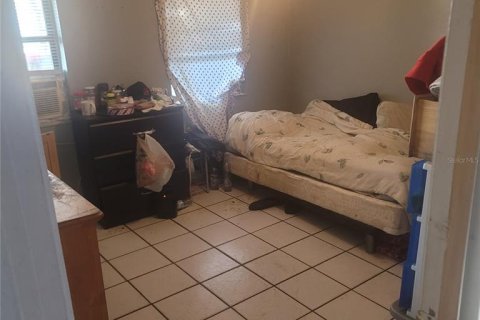Casa en venta en Kissimmee, Florida, 8 dormitorios, 204.01 m2 № 2266481 - foto 6