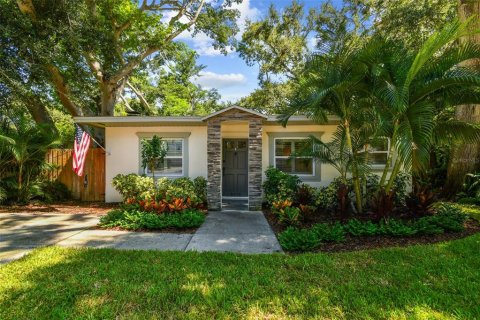House in Tampa, Florida 2 bedrooms, 104.24 sq.m. № 1873849 - photo 1