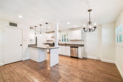 House in Tampa, Florida 2 bedrooms, 104.24 sq.m. № 1873849 - photo 8