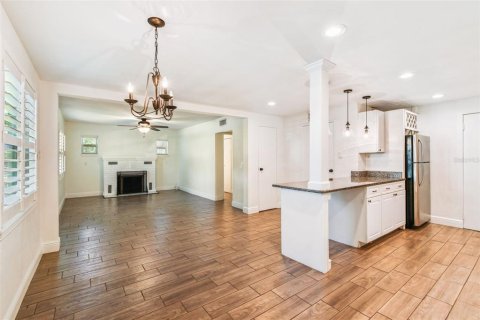 House in Tampa, Florida 2 bedrooms, 104.24 sq.m. № 1873849 - photo 7