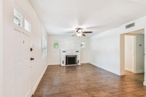 House in Tampa, Florida 2 bedrooms, 104.24 sq.m. № 1873849 - photo 4