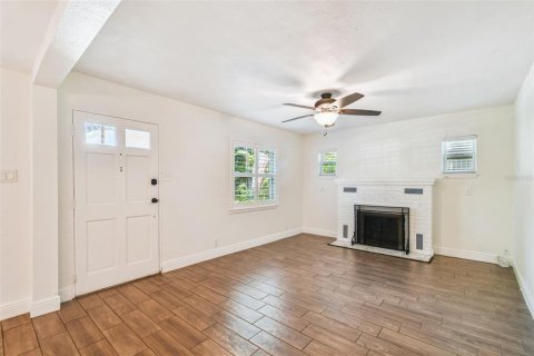 House in Tampa, Florida 2 bedrooms, 104.24 sq.m. № 1873849 - photo 6