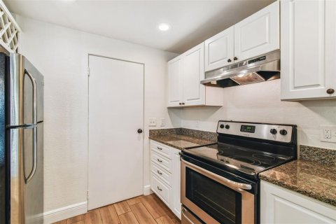 House in Tampa, Florida 2 bedrooms, 104.24 sq.m. № 1873849 - photo 12