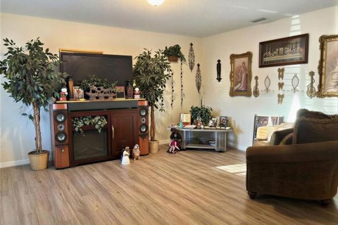 Commercial property in Bradenton, Florida 231.88 sq.m. № 2097765 - photo 2