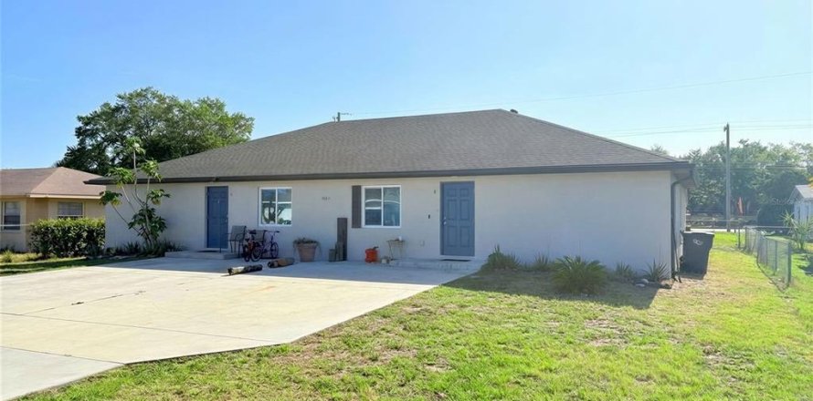 Commercial property in Bradenton, Florida 231.88 sq.m. № 2097765