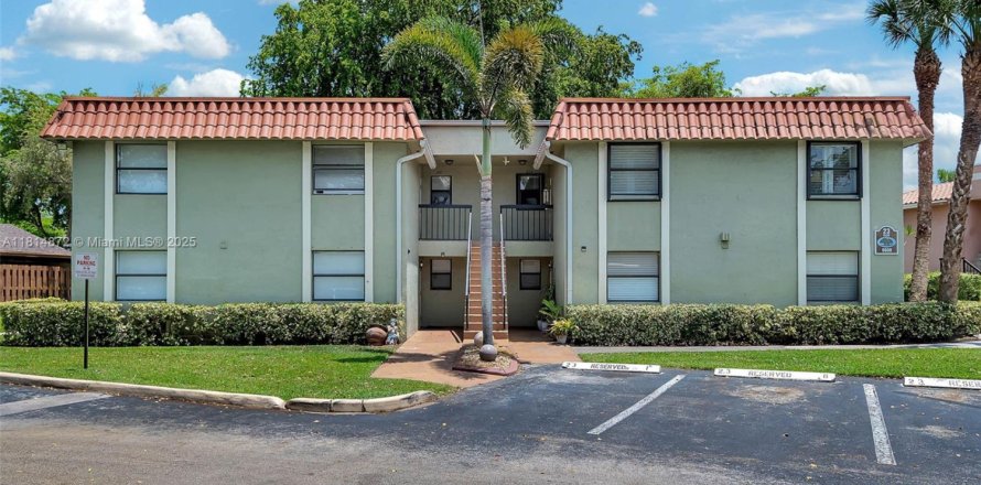 Condominio en Miami, Florida, 3 dormitorios  № 1766605