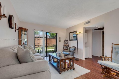 Condominio en venta en Miami, Florida, 3 dormitorios, 92.25 m2 № 1766605 - foto 2