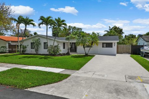 Дом в Катлер-Бей, Флорида 4 спальни, 166.02м2 № 2044927