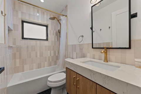 Купить виллу или дом в Катлер-Бей, Флорида 4 спальни, 166.02м2, № 2044927 - фото 24