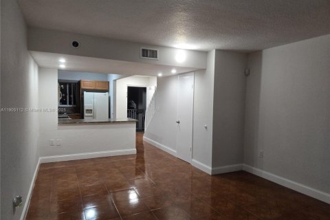 Condominio en venta en Hialeah, Florida, 2 dormitorios, 95.13 m2 № 1955263 - foto 3