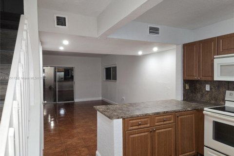 Condominio en venta en Hialeah, Florida, 2 dormitorios, 95.13 m2 № 1955263 - foto 1