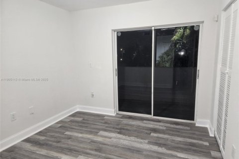 Condominio en venta en Hialeah, Florida, 2 dormitorios, 95.13 m2 № 1955263 - foto 6