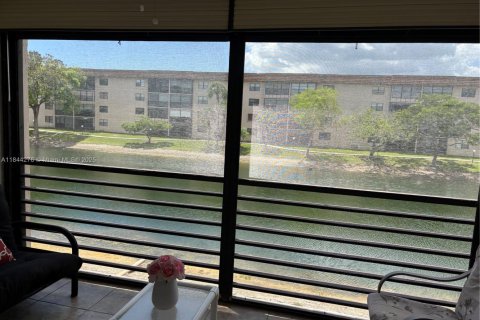 Condominio en venta en Tamarac, Florida, 2 dormitorios, 117.99 m2 № 1852411 - foto 7