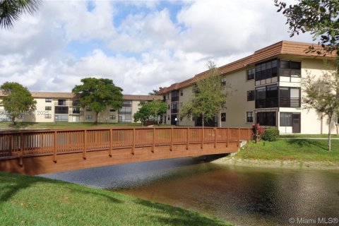 Condominio en venta en Tamarac, Florida, 2 dormitorios, 117.99 m2 № 1852411 - foto 25