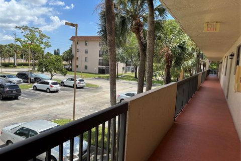 Condominio en venta en Tamarac, Florida, 2 dormitorios, 117.99 m2 № 1852411 - foto 3