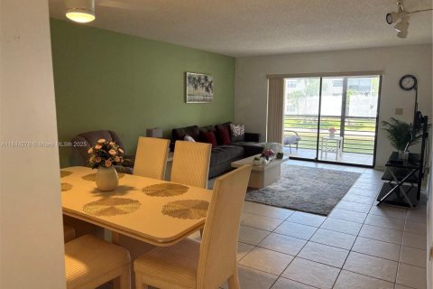 Condominio en venta en Tamarac, Florida, 2 dormitorios, 117.99 m2 № 1852411 - foto 6