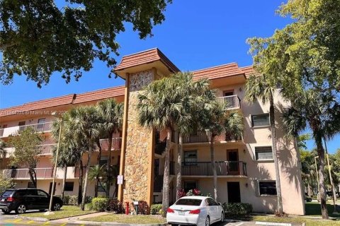 Condominio en venta en Tamarac, Florida, 2 dormitorios, 117.99 m2 № 1852411 - foto 1