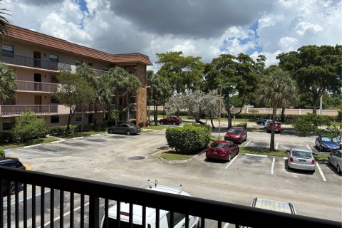 Condominio en venta en Tamarac, Florida, 2 dormitorios, 117.99 m2 № 1852411 - foto 2