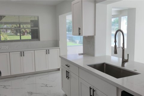 Villa ou maison à vendre à Tamarac, Floride: 2 chambres, 128.02 m2 № 2270104 - photo 7