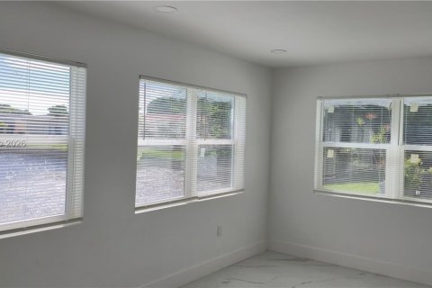 Villa ou maison à vendre à Tamarac, Floride: 2 chambres, 128.02 m2 № 2270104 - photo 19