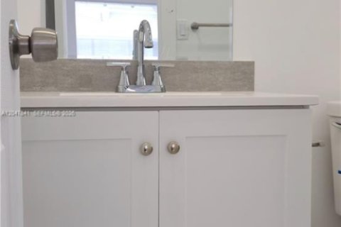 Villa ou maison à vendre à Tamarac, Floride: 2 chambres, 128.02 m2 № 2270104 - photo 12