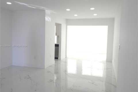 Villa ou maison à vendre à Tamarac, Floride: 2 chambres, 128.02 m2 № 2270104 - photo 5