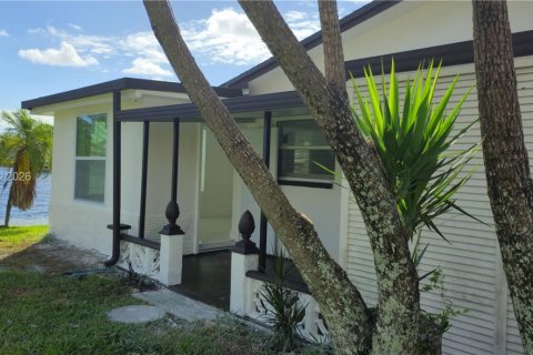 Villa ou maison à vendre à Tamarac, Floride: 2 chambres, 128.02 m2 № 2270104 - photo 23