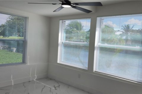Villa ou maison à vendre à Tamarac, Floride: 2 chambres, 128.02 m2 № 2270104 - photo 17