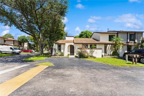 Casa en alquiler en Miami, Florida, 3 dormitorios, 109.9 m2 № 1993943 - foto 3