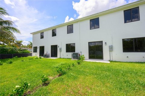 Townhouse in Florida City, Florida 3 bedrooms, 159.88 sq.m. № 1699089 - photo 28