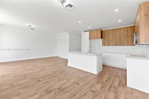 Townhouse in Florida City, Florida 3 bedrooms, 159.88 sq.m. № 1699089 - photo 11
