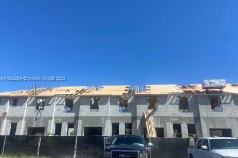 Townhouse in Florida City, Florida 3 bedrooms, 159.88 sq.m. № 1699089 - photo 4