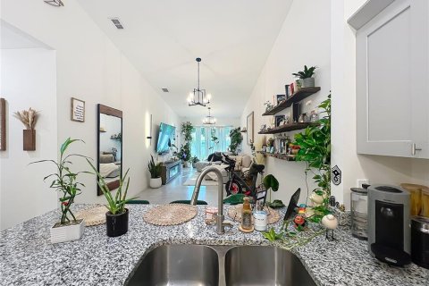Touwnhouse à vendre à Apopka, Floride: 2 chambres, 125.42 m2 № 2353517 - photo 9