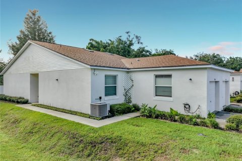 Townhouse in Apopka, Florida 2 bedrooms, 125.42 sq.m. № 2353517