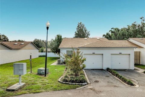 Touwnhouse à vendre à Apopka, Floride: 2 chambres, 125.42 m2 № 2353517 - photo 3