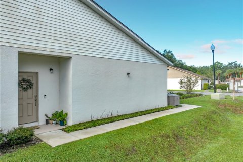 Touwnhouse à vendre à Apopka, Floride: 2 chambres, 125.42 m2 № 2353517 - photo 2