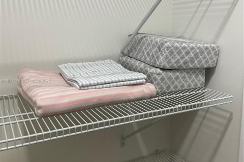 Снять в аренду кондоминиум в Халландейл-Бич, Флорида 2 спальни, 115.94м2, № 1991301 - фото 24