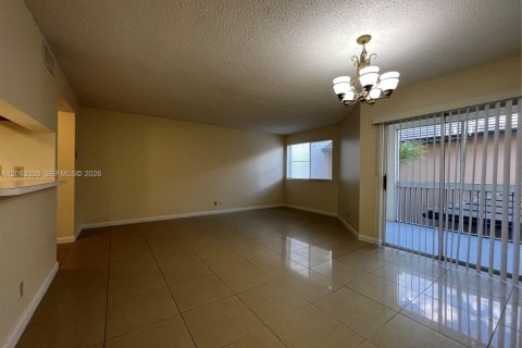 Снять в аренду кондоминиум в Корал-Спрингс, Флорида 1 спальня, 65.03м2, № 2066787 - фото 2