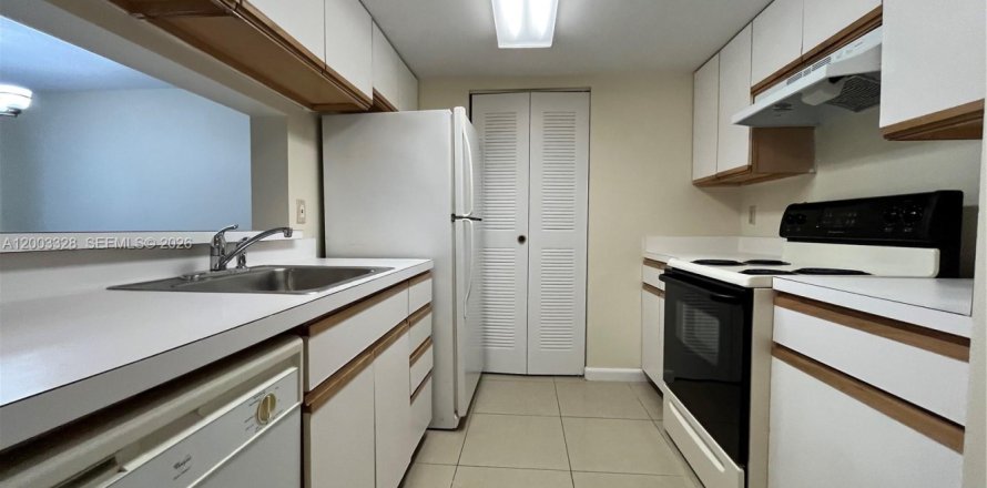 Кондоминиум с 1 спальней в Корал-Спрингс, Флорида № 2066787