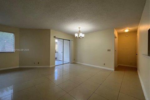 Снять в аренду кондоминиум в Корал-Спрингс, Флорида 1 спальня, 65.03м2, № 2066787 - фото 3