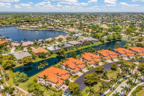 Condo in Cape Coral, Florida, 3 bedrooms  № 2151457 - photo 11