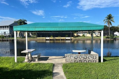 House in Fort Myers, Florida 3 bedrooms, 171.87 sq.m. № 2034889 - photo 6