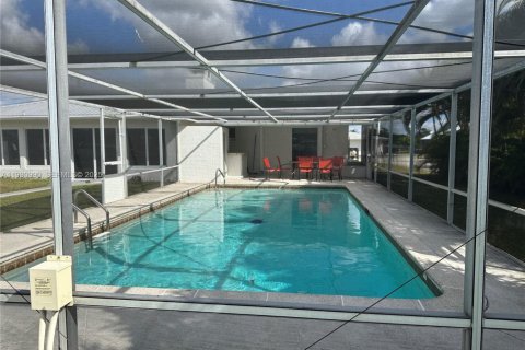 House in Fort Myers, Florida 3 bedrooms, 171.87 sq.m. № 2034889 - photo 24