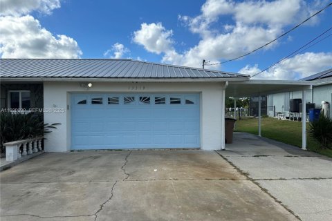 House in Fort Myers, Florida 3 bedrooms, 171.87 sq.m. № 2034889 - photo 3