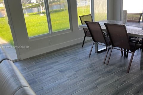 House in Fort Myers, Florida 3 bedrooms, 171.87 sq.m. № 2034889 - photo 8