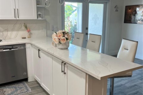 House in Fort Myers, Florida 3 bedrooms, 171.87 sq.m. № 2034889 - photo 12