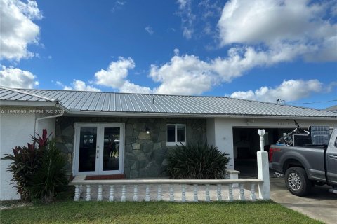 House in Fort Myers, Florida 3 bedrooms, 171.87 sq.m. № 2034889 - photo 4