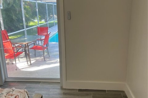 House in Fort Myers, Florida 3 bedrooms, 171.87 sq.m. № 2034889 - photo 17