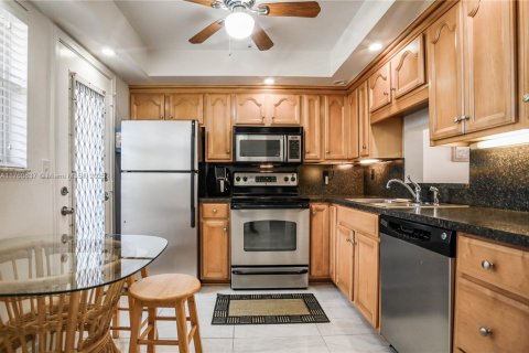 Condominio en venta en Dania Beach, Florida, 1 dormitorio, 74.32 m2 № 1977843 - foto 3