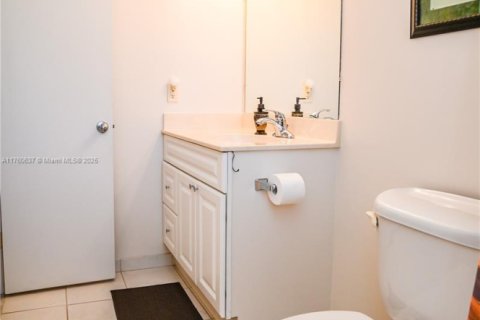 Condominio en venta en Dania Beach, Florida, 1 dormitorio, 74.32 m2 № 1977843 - foto 19